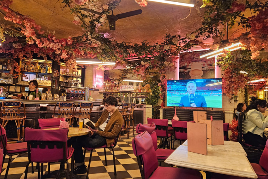 Dans le Marais, cette brasserie mise autant sur l’apéro que sur le brunch